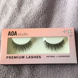 False eyelashes